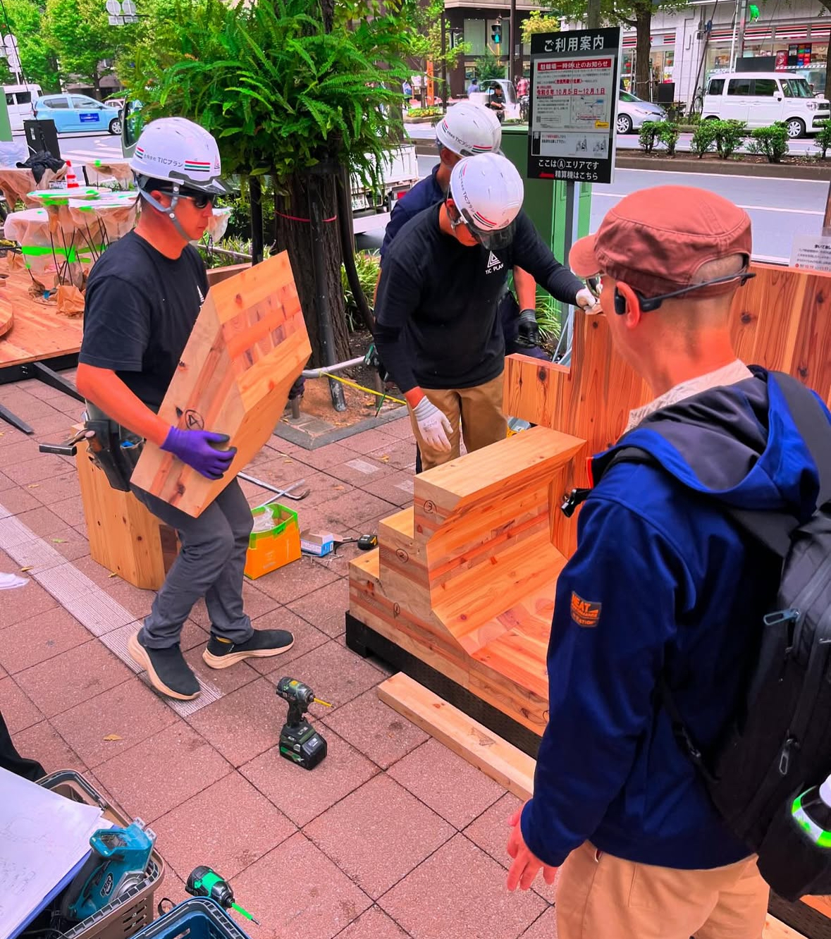 川崎市役所通りのパークレット「かわパク」
